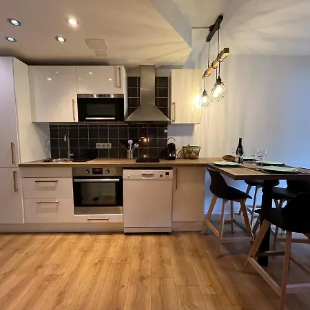 Beautiful Cozy And Fully Renovated *