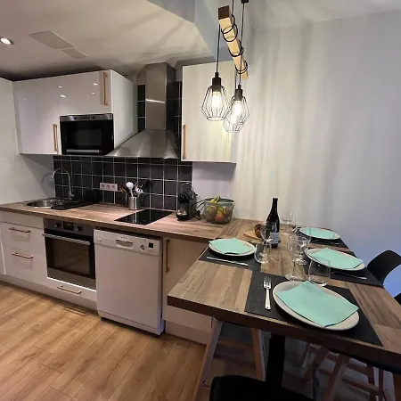 Beautiful Cozy And Fully Renovated Apartment *
