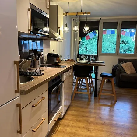 Апартаменти Beautiful Cozy And Fully Renovated *