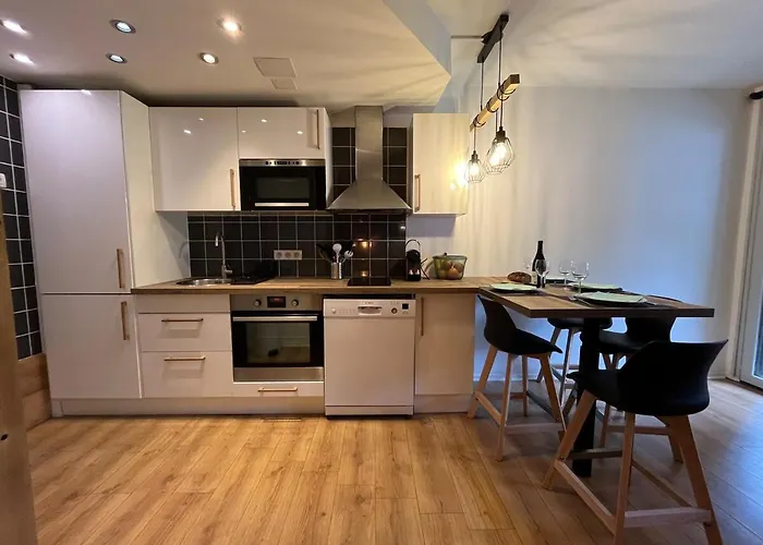 Beautiful Cozy And Fully Renovated *