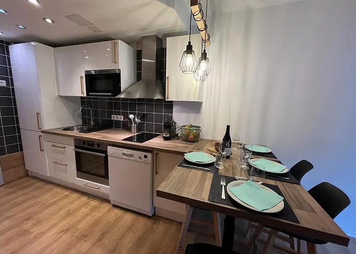 Beautiful Cozy And Fully Renovated Апартаменты *